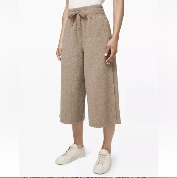 Lululemon Retreat Yourself Crop Pants Heathered Soft Sand - Picture 1 of 4